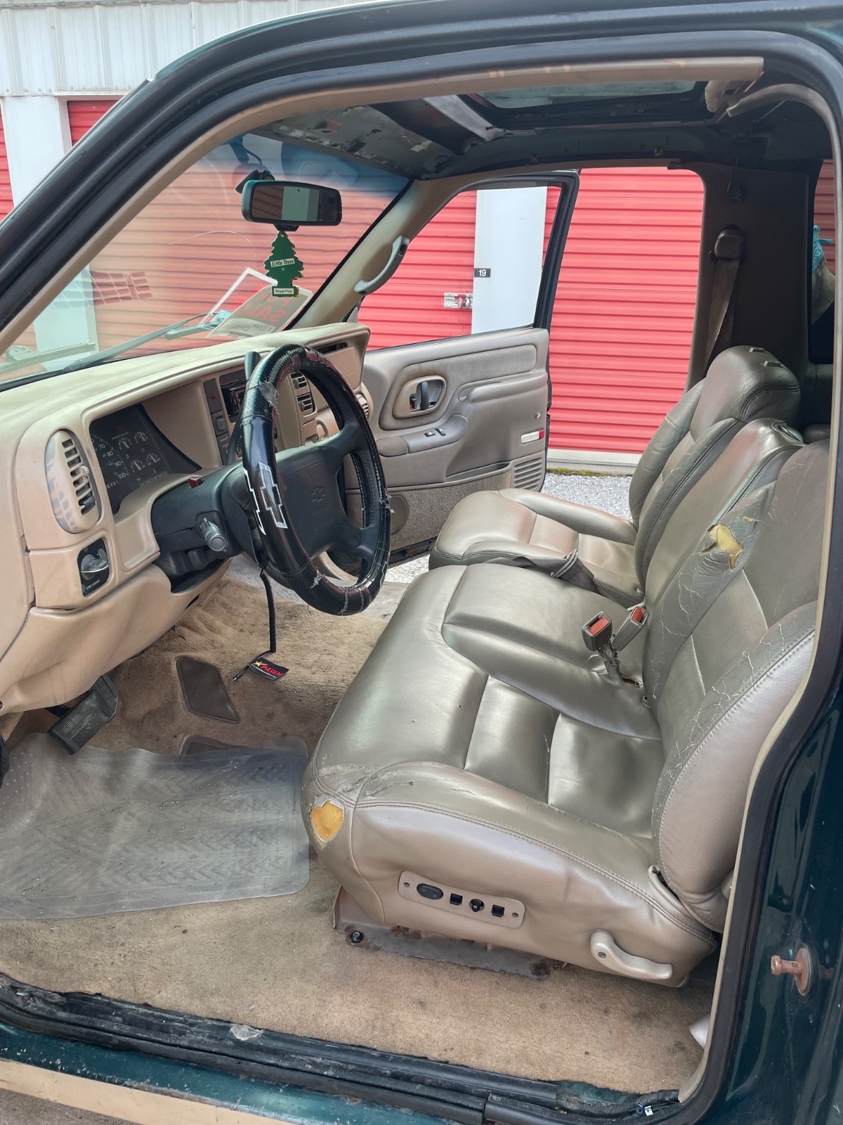 Chevrolet-Tahoe-1996-SUV-Tan