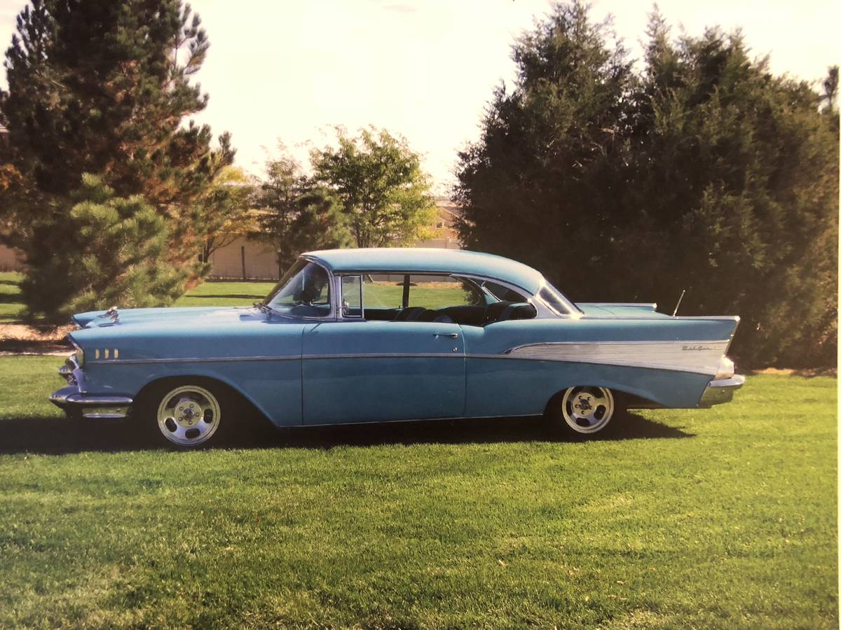 Chevy-2-dr-hardtop-bel-air-1957-blue