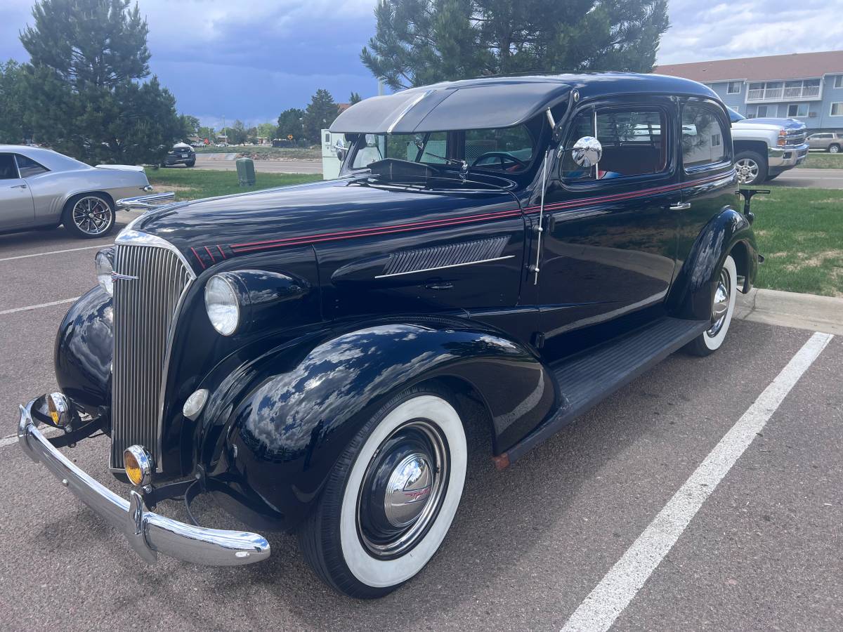 Chevy-master-deluxe-1937-black