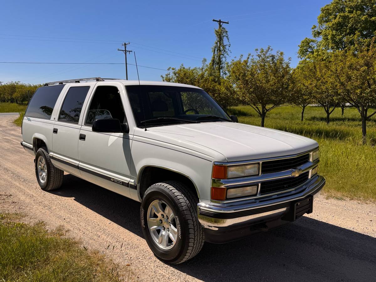 Chevy-suburban-lt-4x4-1995-white