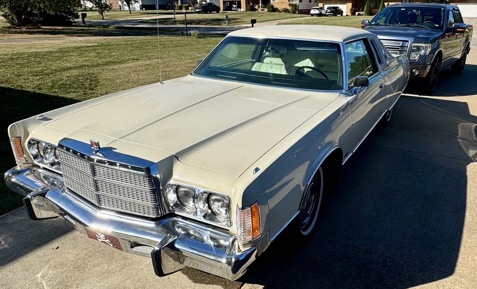 Chrysler-New-Yorker-Brougham-1975-Coupe-White