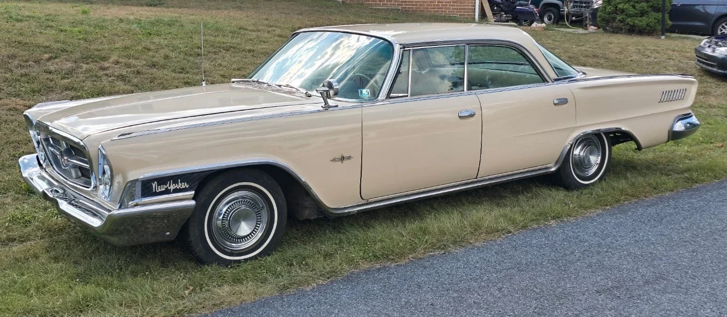 Chrysler-New-yorker-1962-Beige-Tan