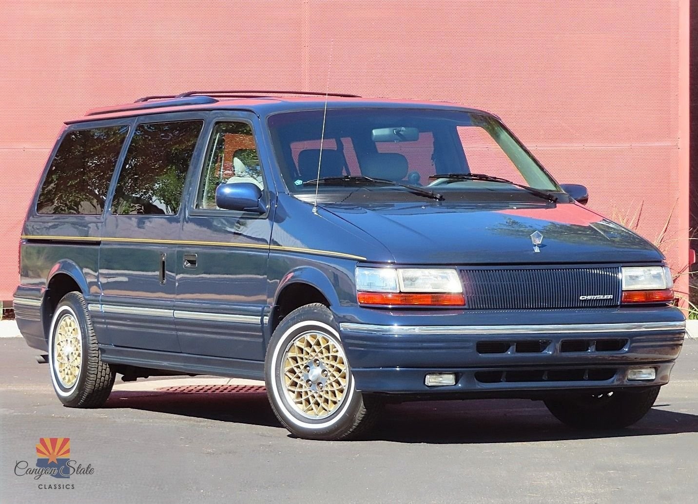 Chrysler-Town-Country-1995-MiniVAN-Gray