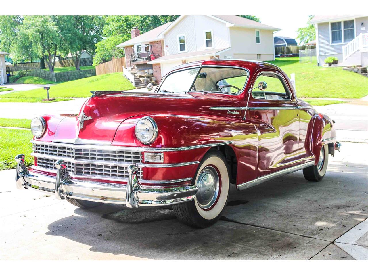 Chrysler-Windsor-1947-Red-Tan