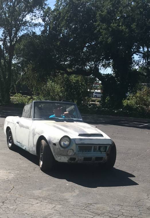 Datsun-1600-roadster-1970-custom