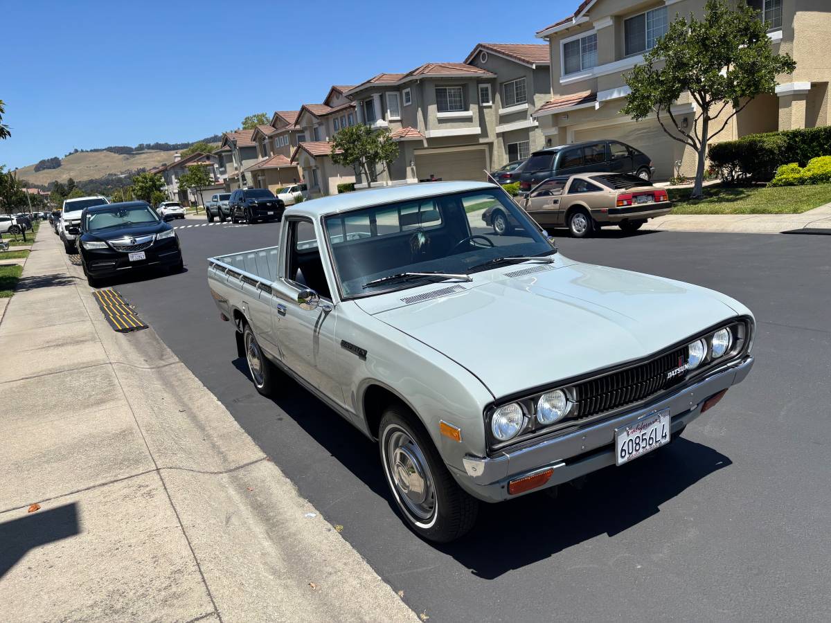 Datsun-620-1979-grey