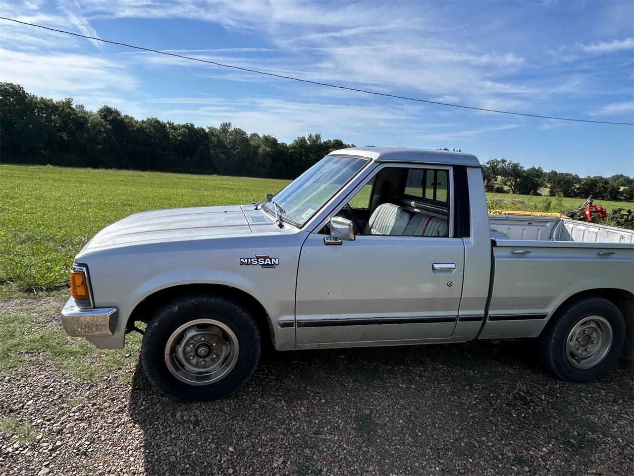 Datsun-720-1983-Silver-Bayge