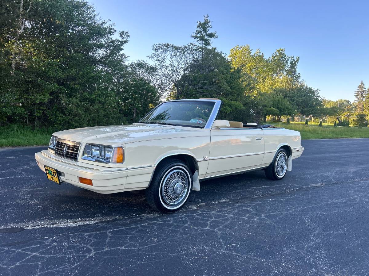 Dodge-600-1986-yellow