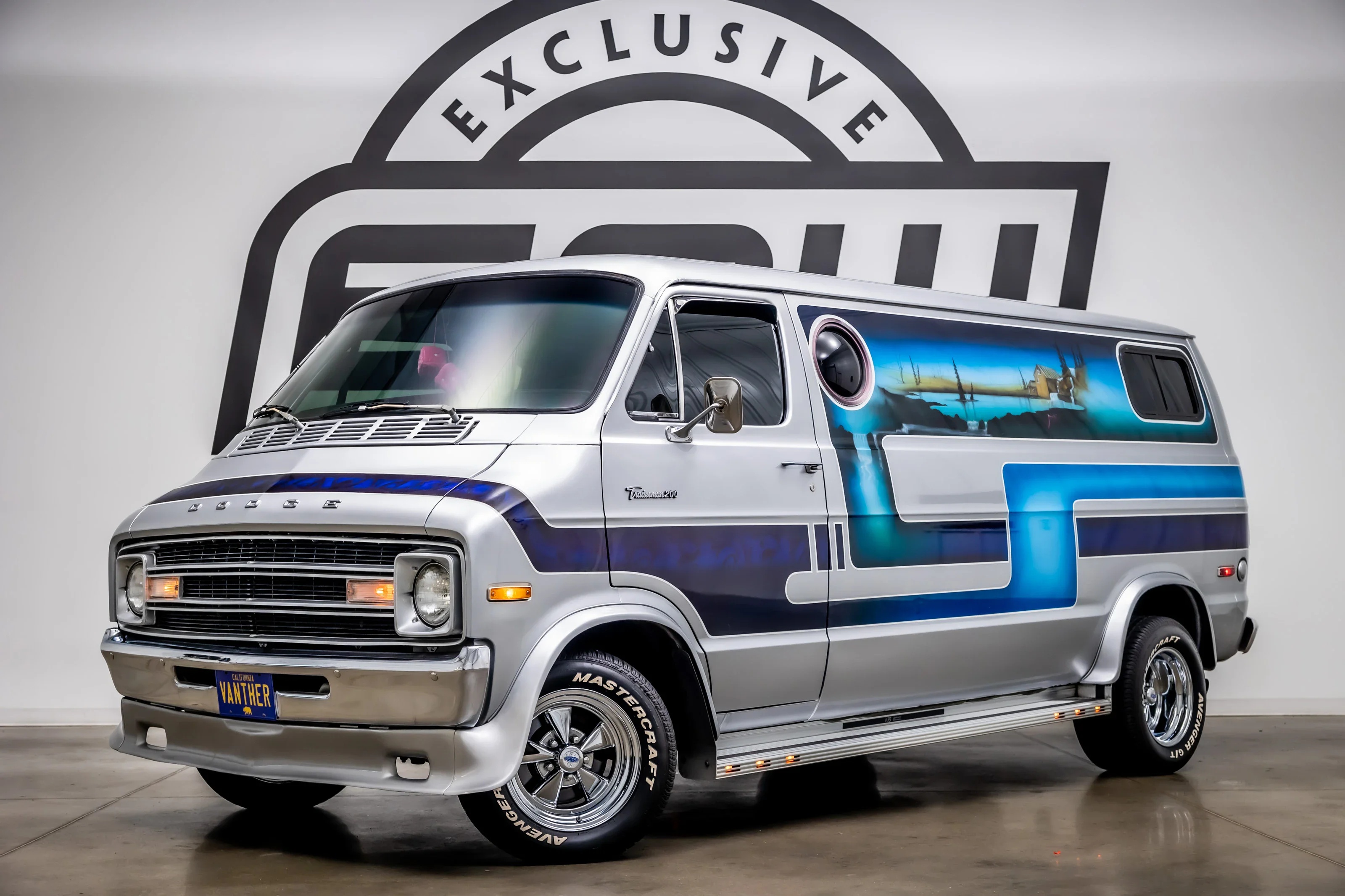 Dodge-B200-1977-Silver-Blue