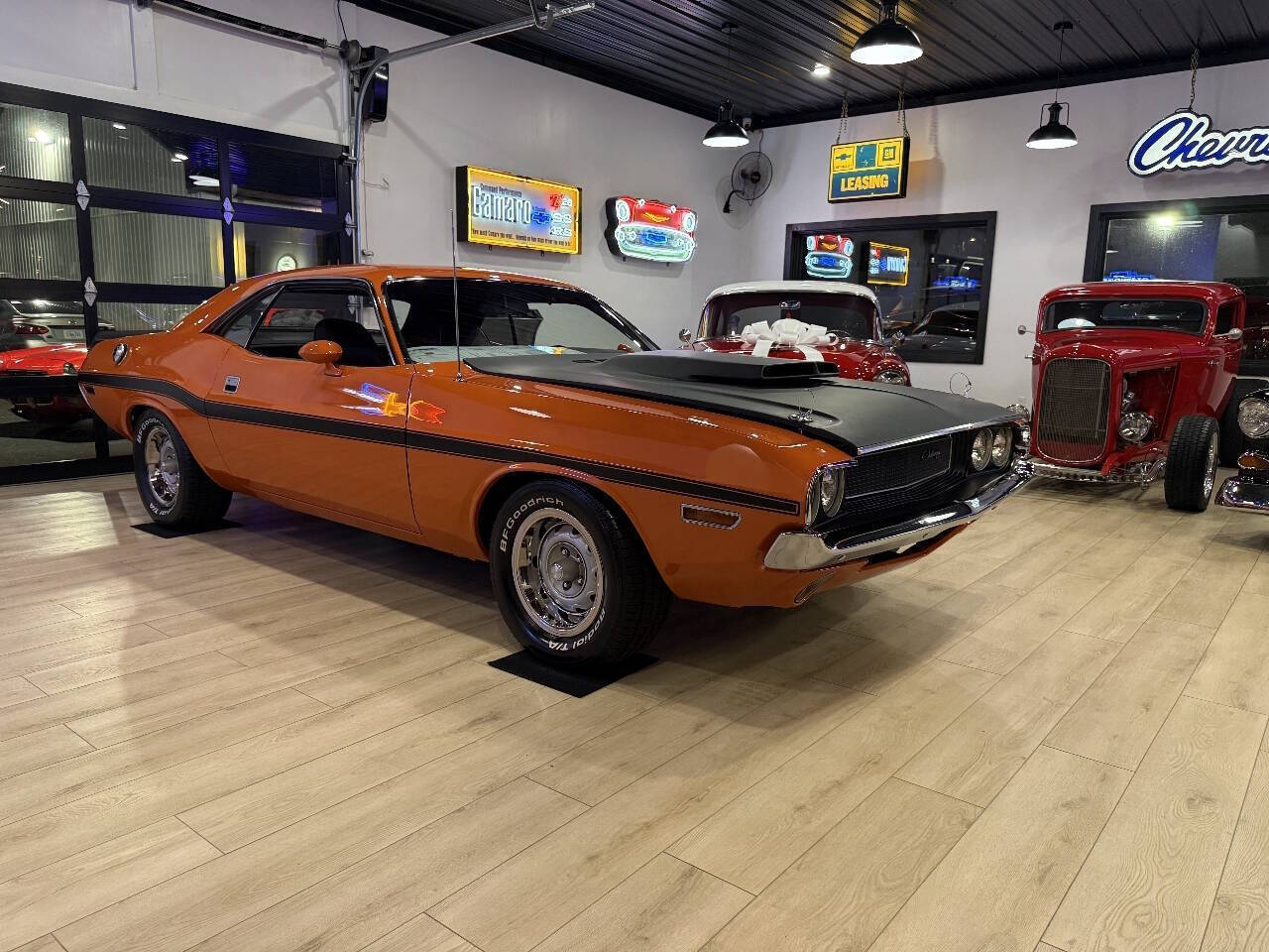 Dodge-Challenger-1970-Orange-Black