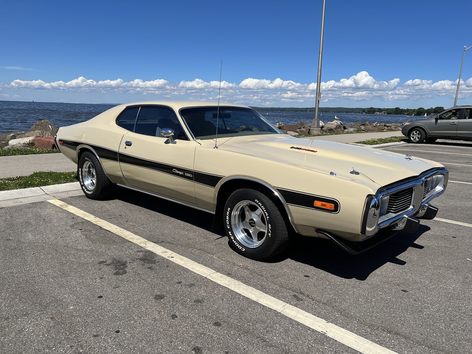 Dodge-Charger-1973