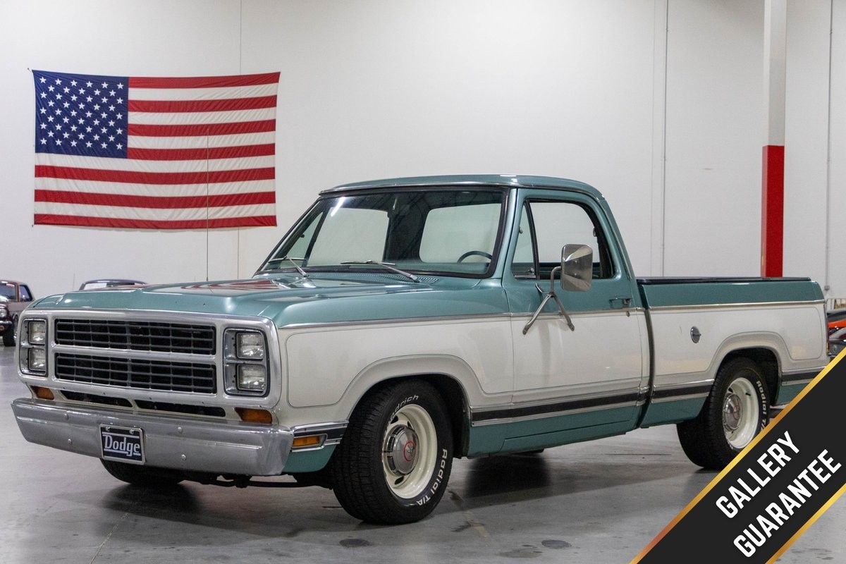 Dodge-D150-1980-Pickup-Truck-Green-and-White