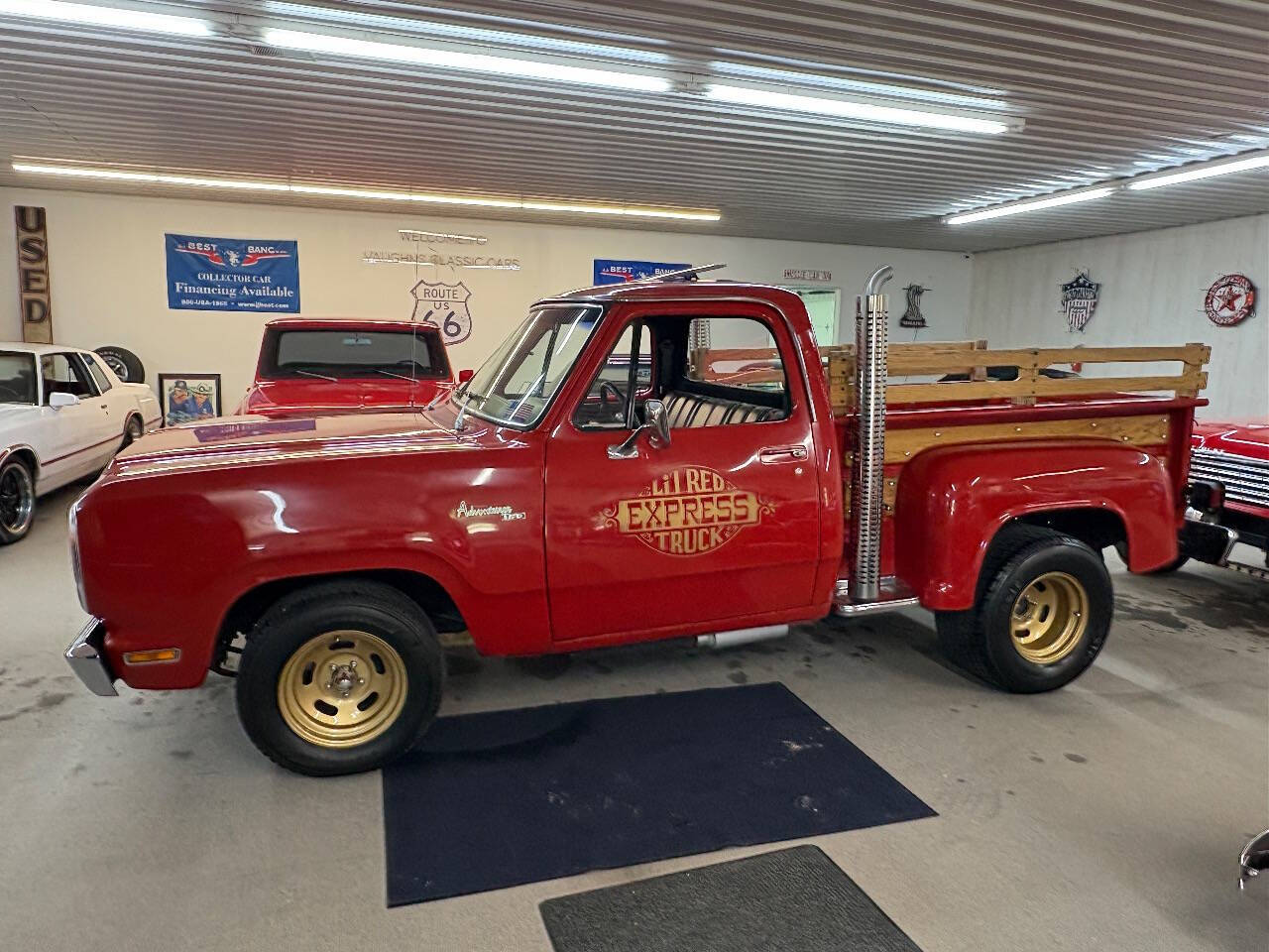 Dodge-D150-pickup-1979-Red-Black