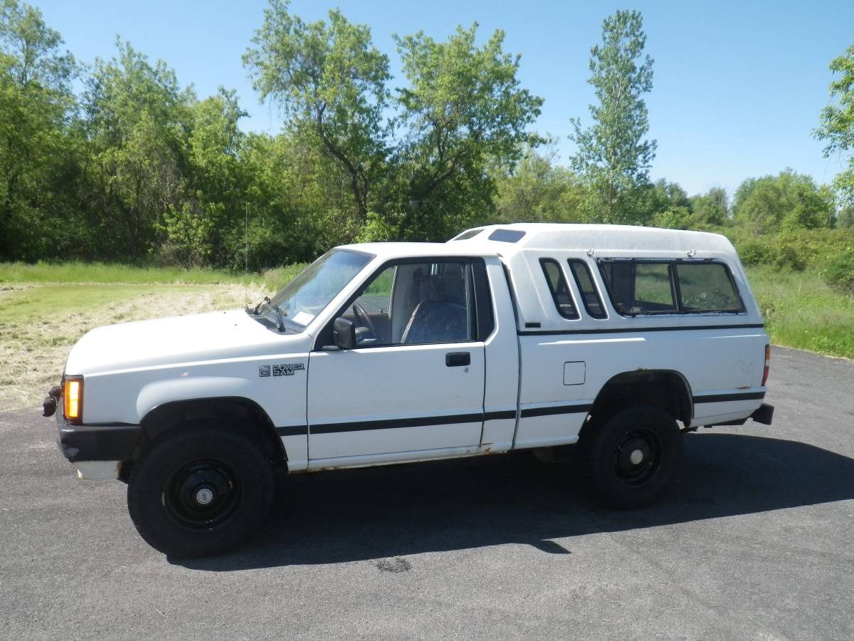Dodge-Ram-50-1987-white