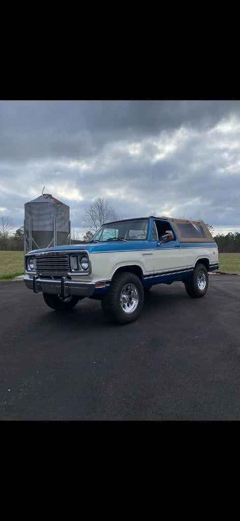 Dodge Ram Charger 383 factory a/c 2 tops frame off. No rust Nevada 1977