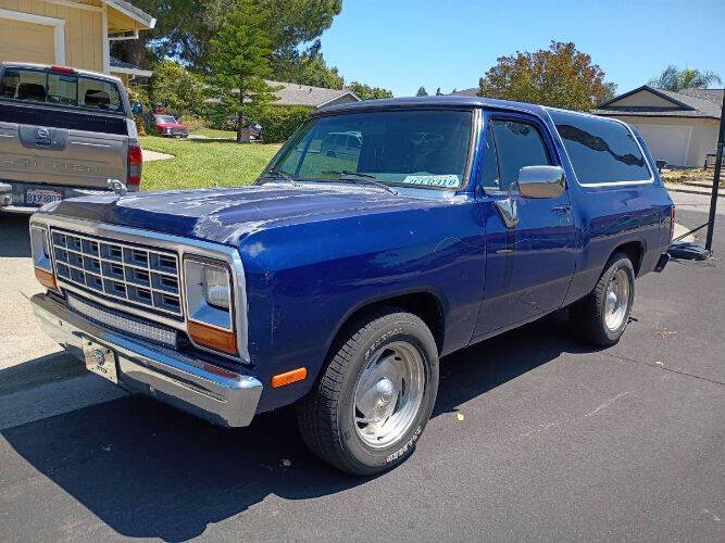 Dodge-Ramcharger-1985-Blue