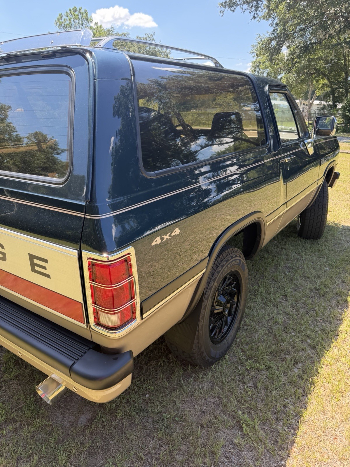 Dodge-Ramcharger-1992-SUV-Tan