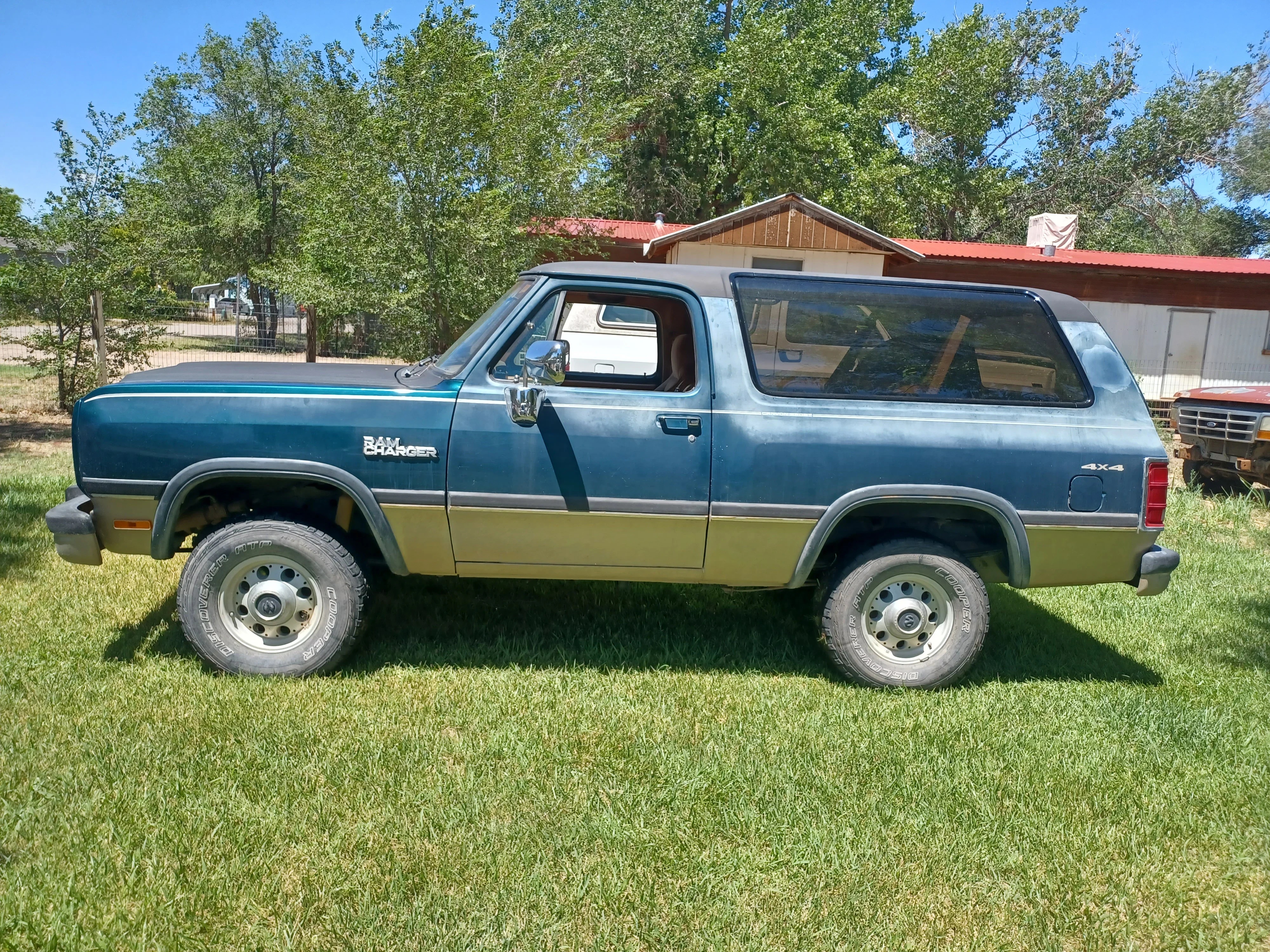 Dodge-Ramcharger-4wd-1993-Green-Beige