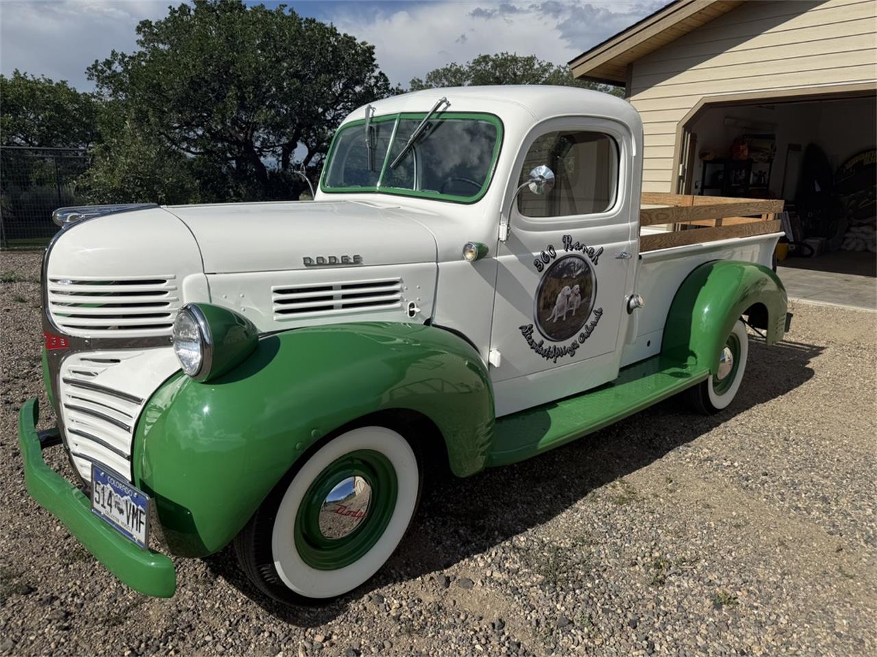 Dodge-brothers-Pickup-1942-GreenWhite-Tan