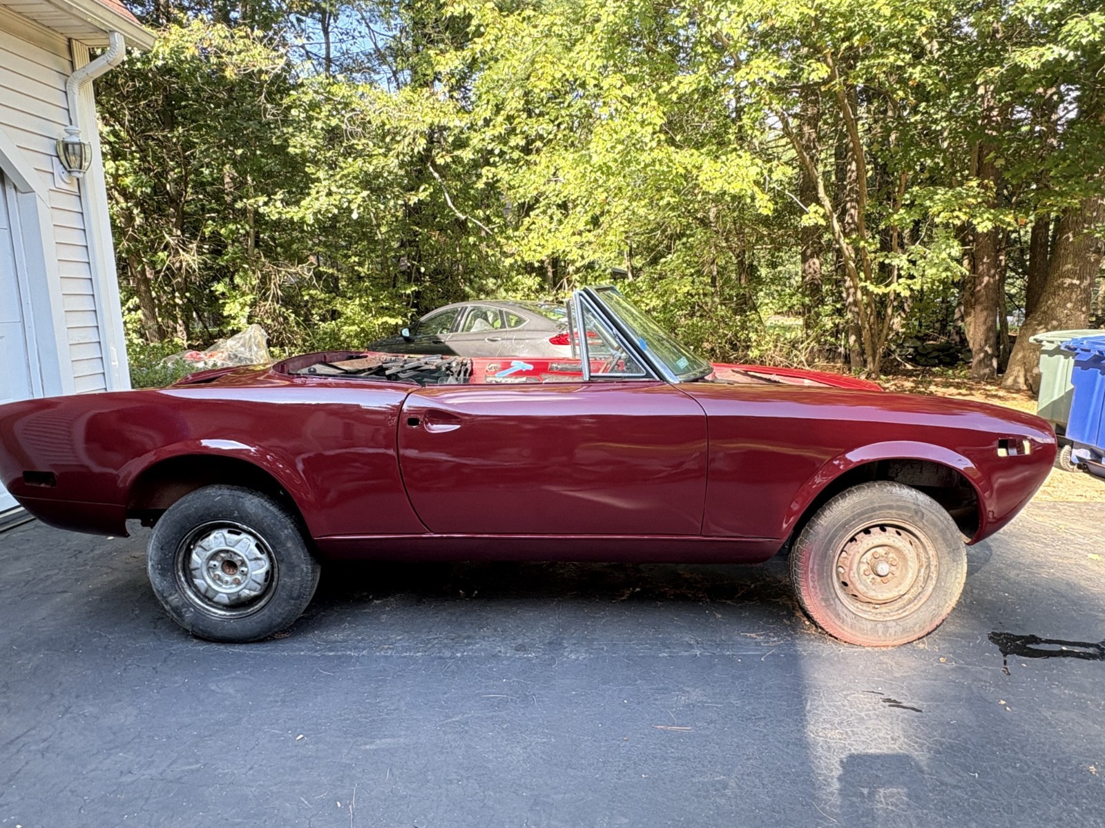 Fiat-124-Spider-1977-Convertible-Black