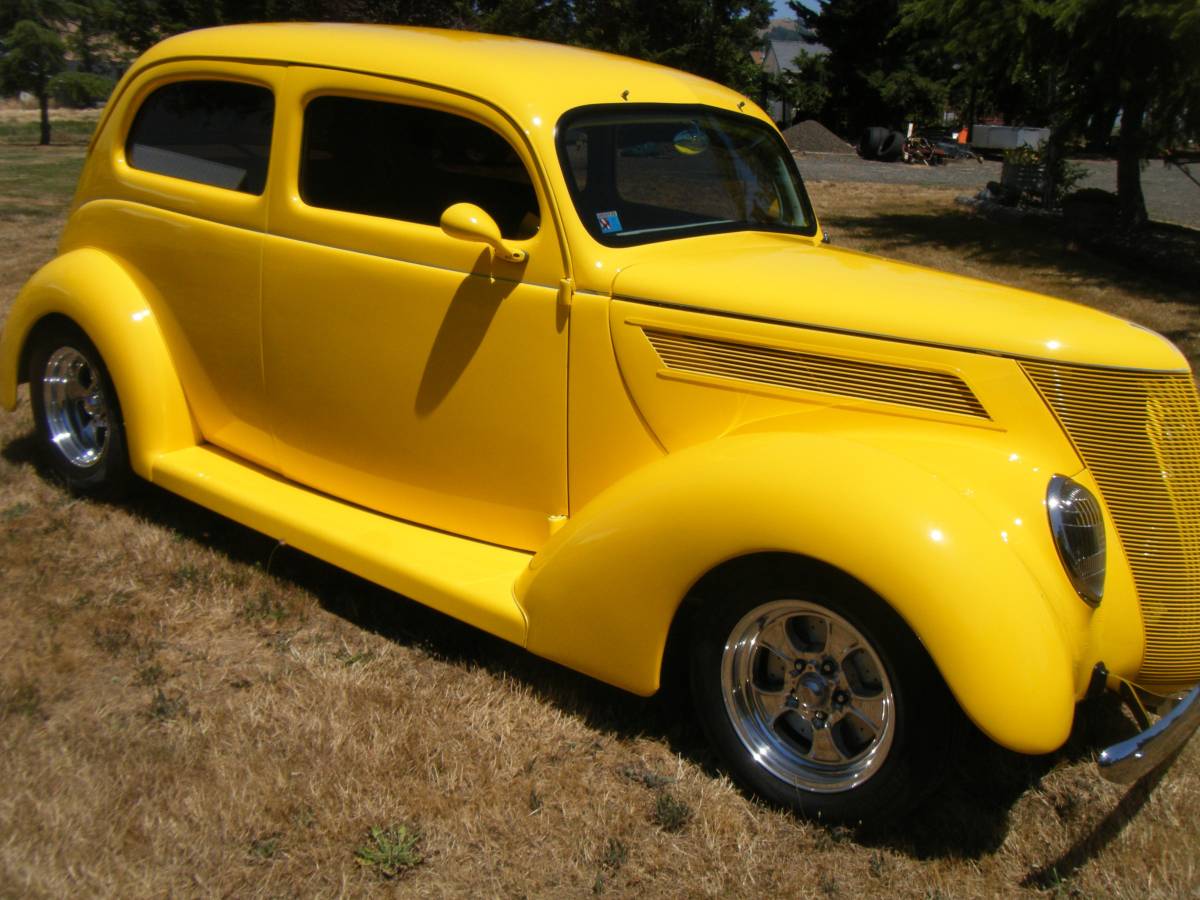 Ford-2d-slant-back-1937-yellow