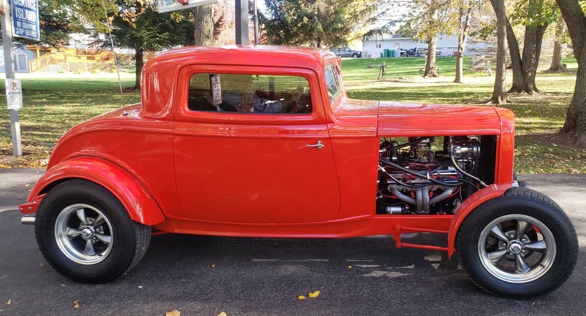 Ford-3-window-coupe-1932-red