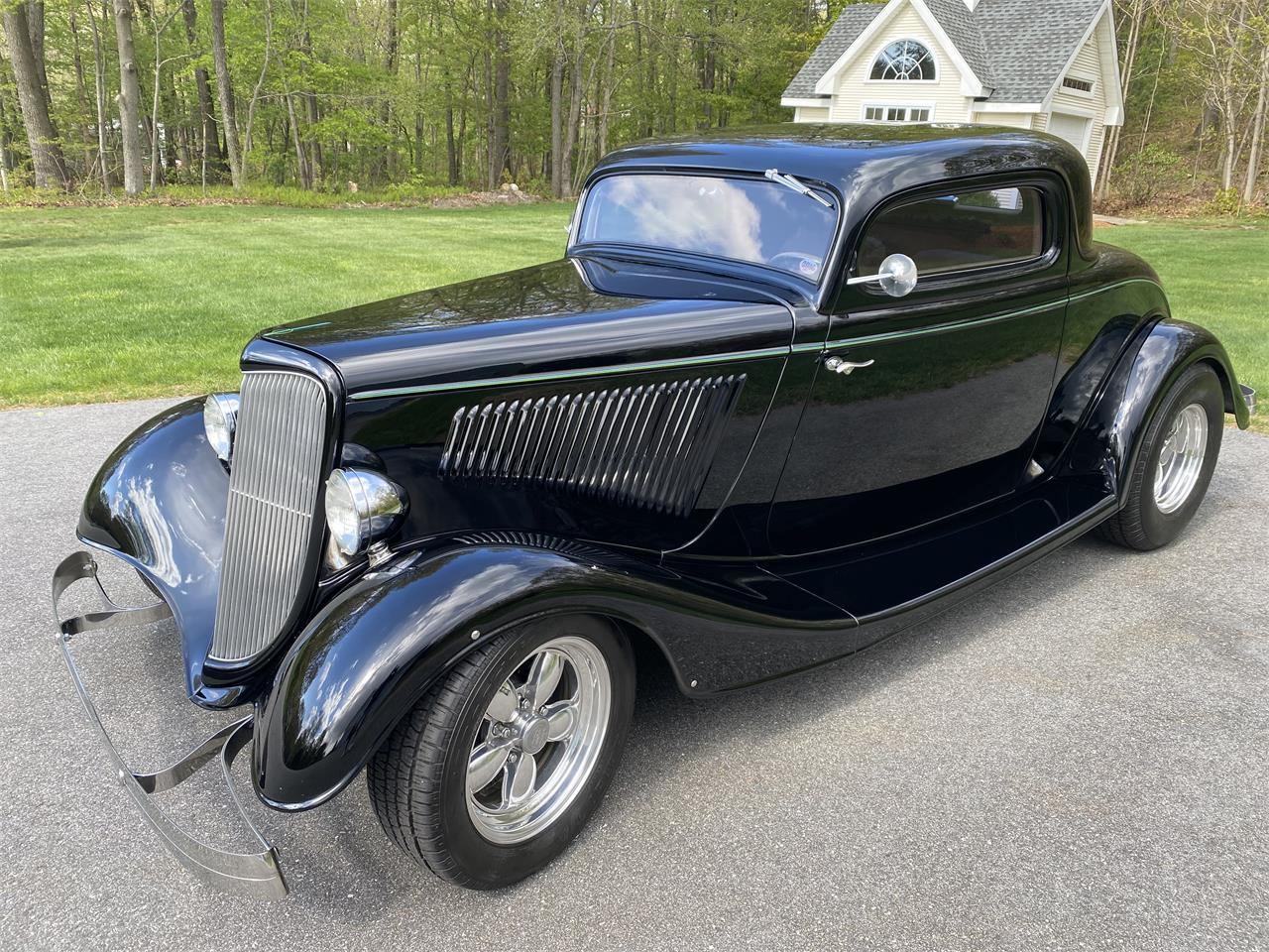 Ford-3-window-coupe-1934-Black-Beige