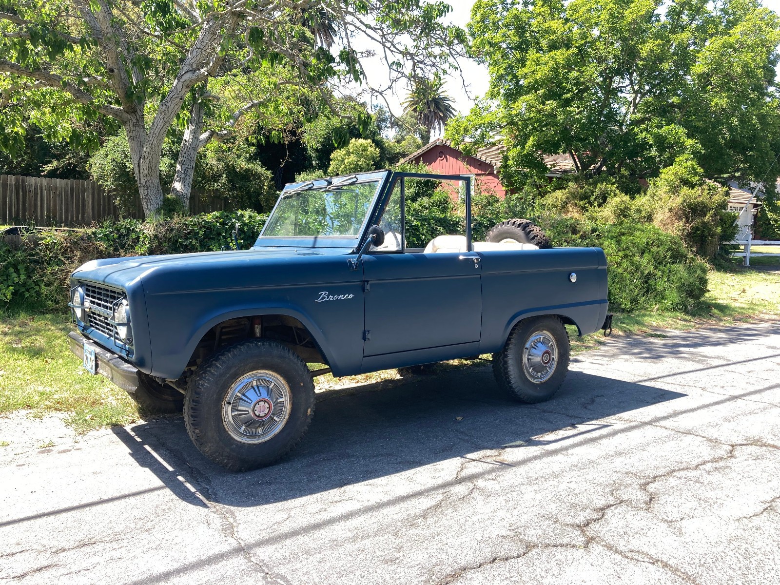Ford-Bronco-1967-Convertible-White