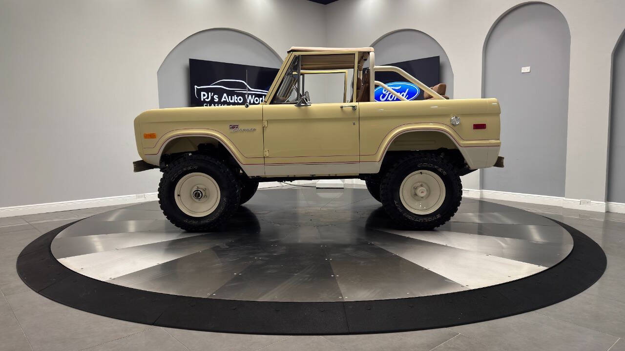 Ford-Bronco-1967-Yellow-Brown