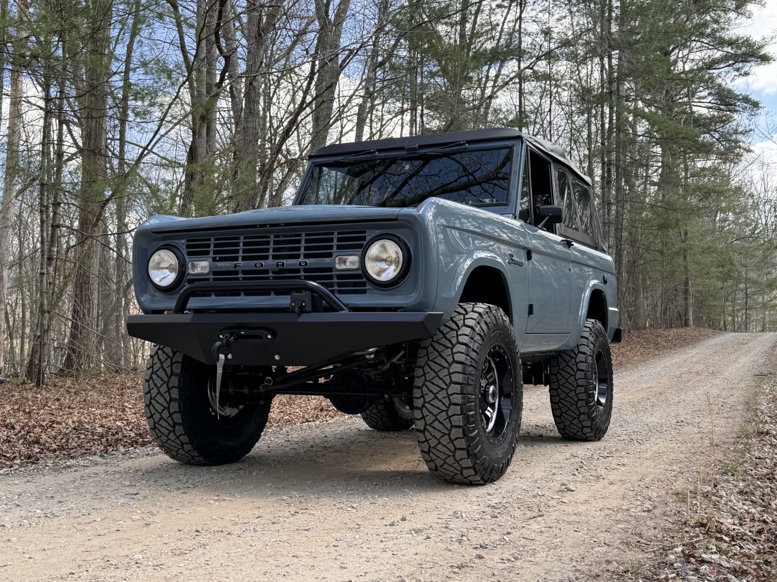 Ford-Bronco-1968-SUV-Brown