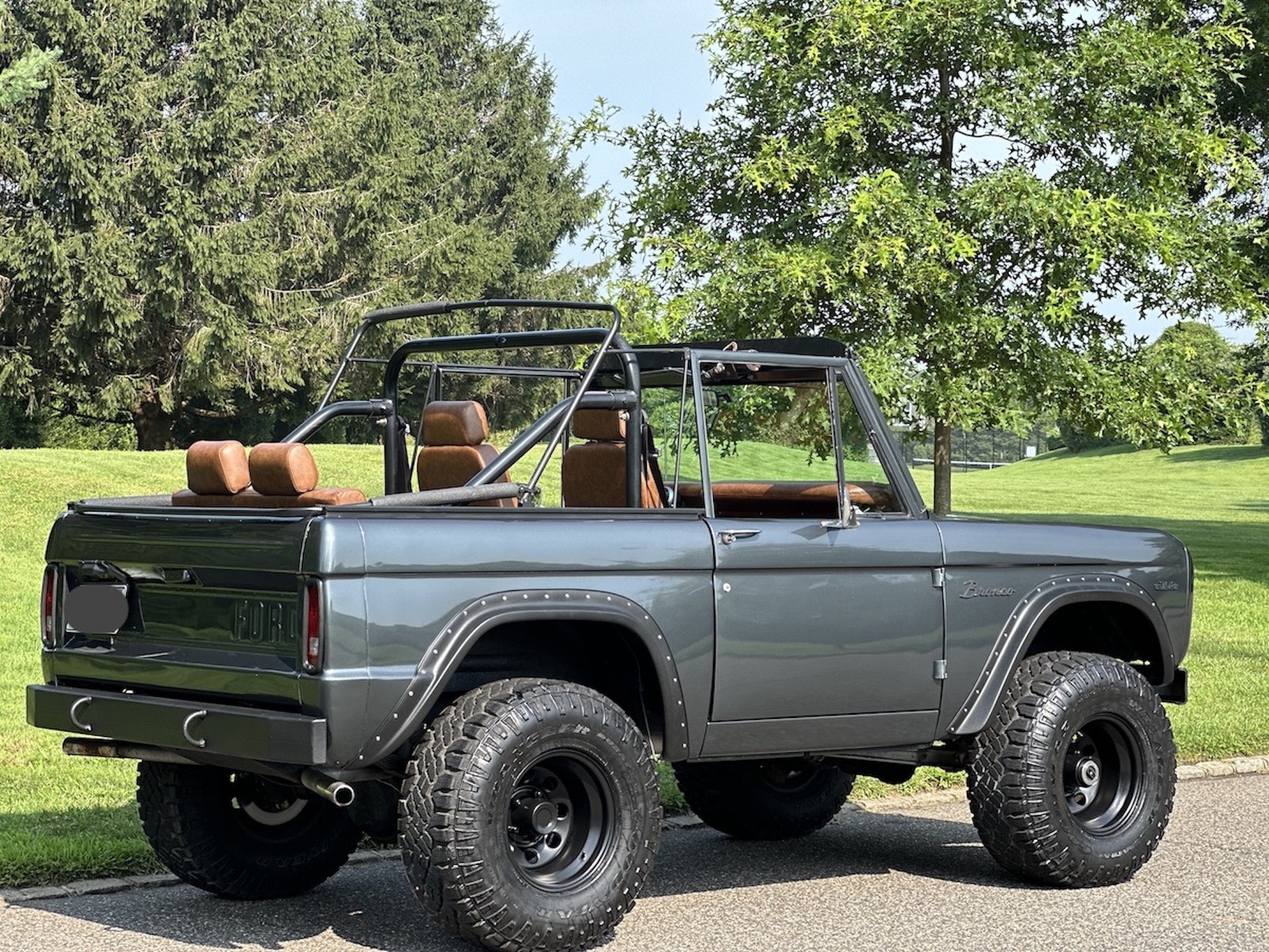Ford-Bronco-1969-Convertible-Cognac