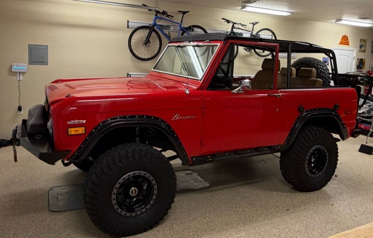 Ford-Bronco-1971-red
