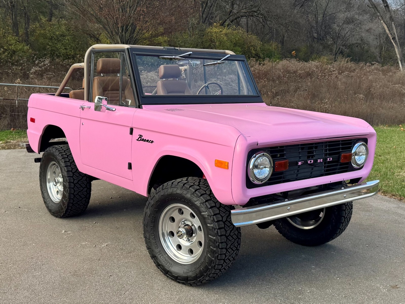 Ford-Bronco-1976-SUV-Brown