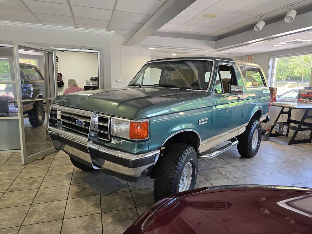 Ford-Bronco-1989-Dark-Green-Tan
