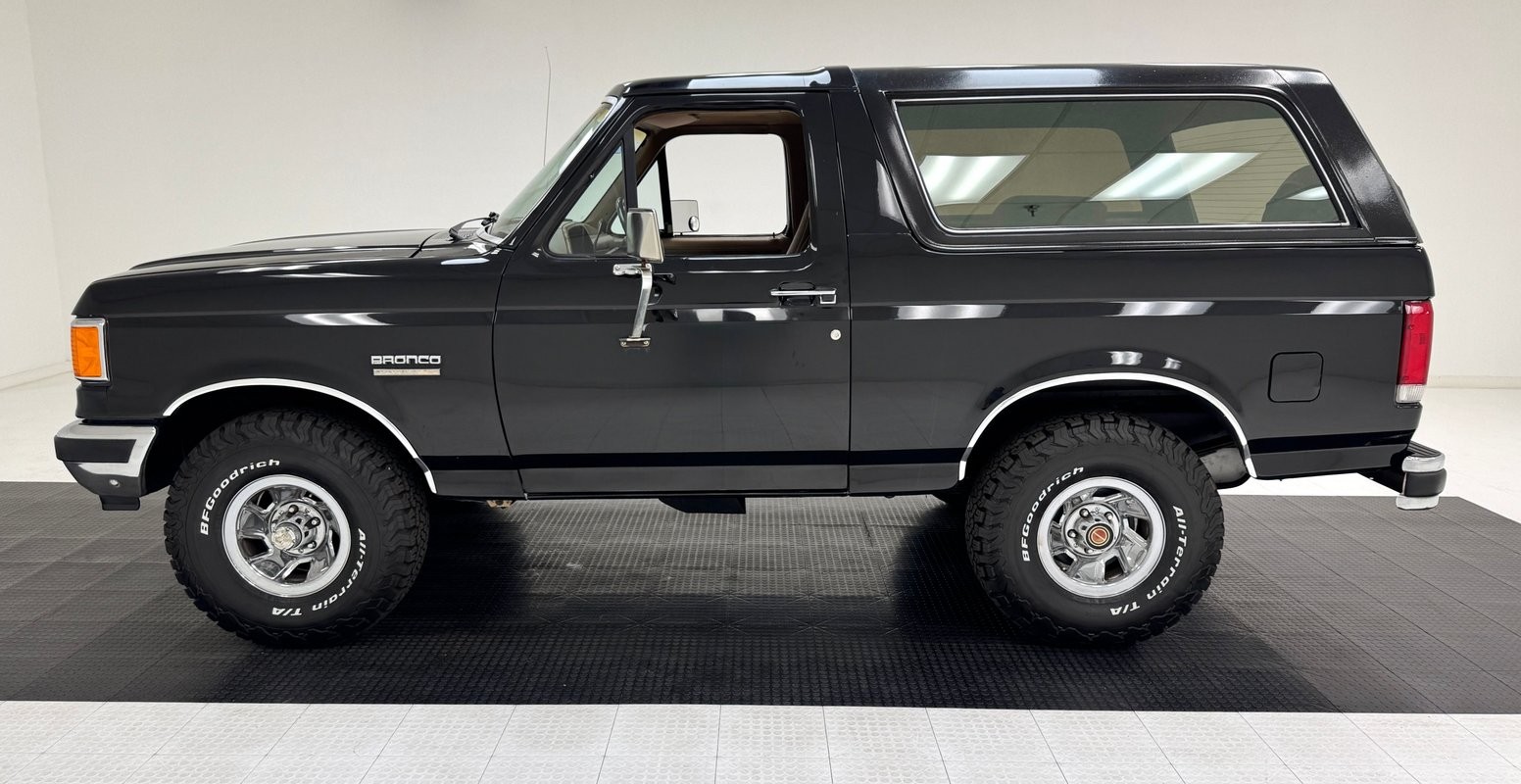 Ford-Bronco-1989-SUV-Chestnut