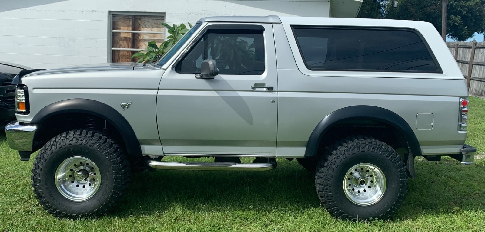 Ford-Bronco-1995-SUV-Black