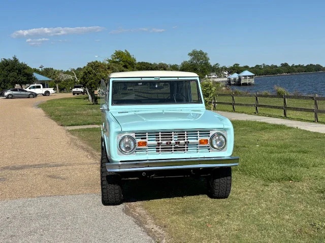 Ford-Bronco-sport-1967-Blue-Black