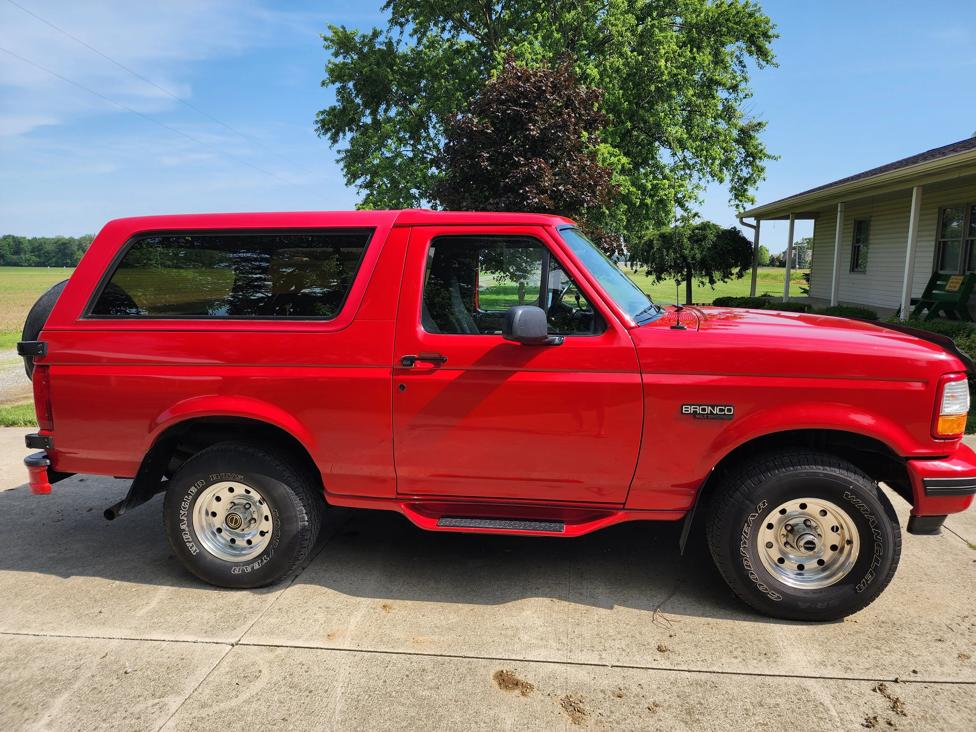Ford-Bronco-xlt-1995-Red-Gray