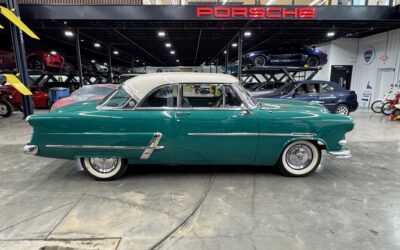 Ford CRESTLINE 1953