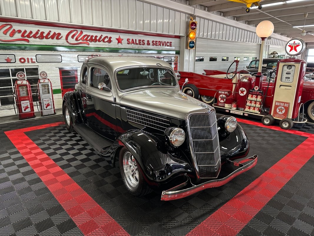 Ford-Coupe-1935-TanBlack