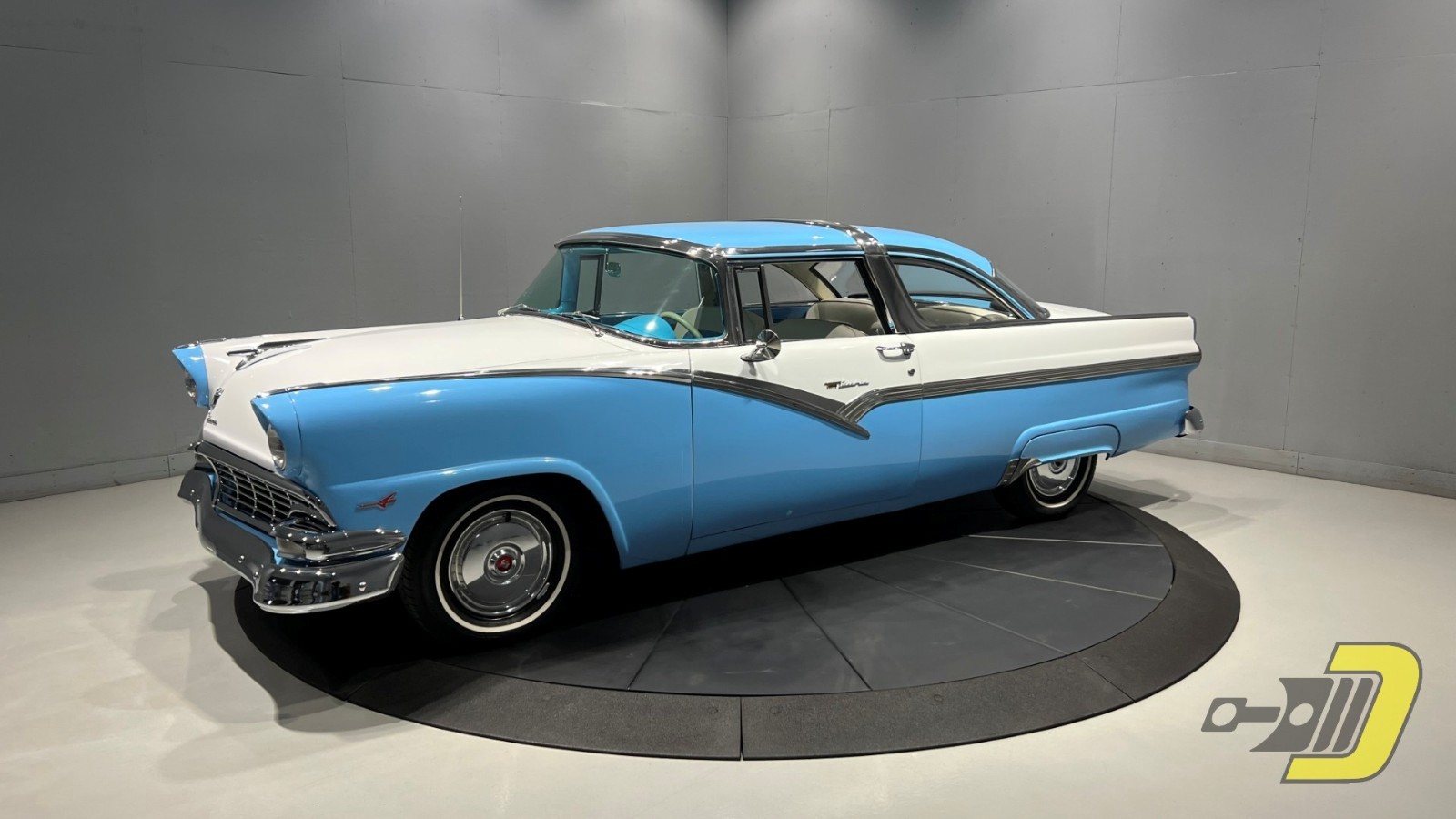 Ford Crown Victoria 1956
