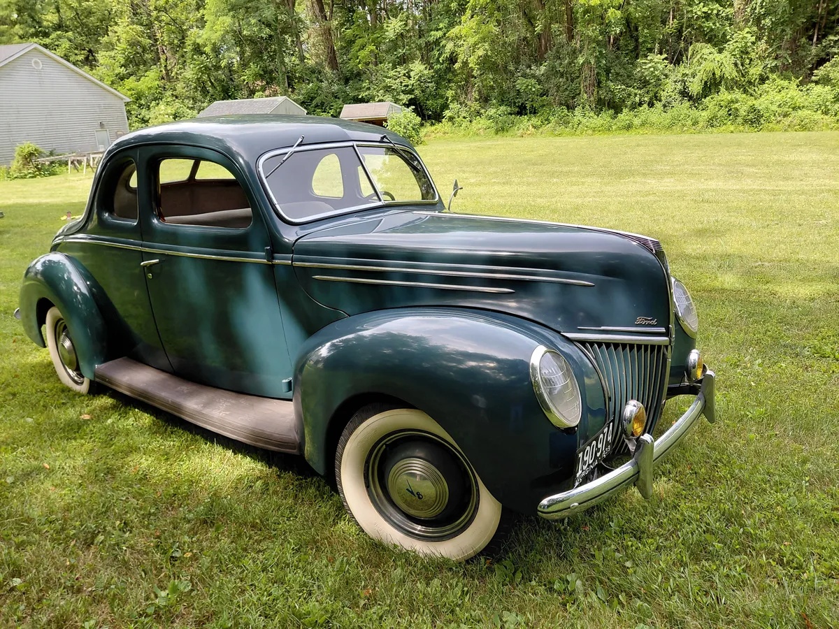 Ford-Deluxe-1939-Green-Gray