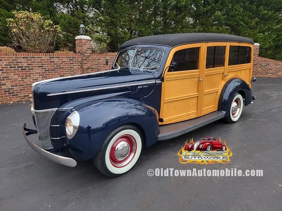 Ford-Deluxe-1940-Station-Wagon-Camel