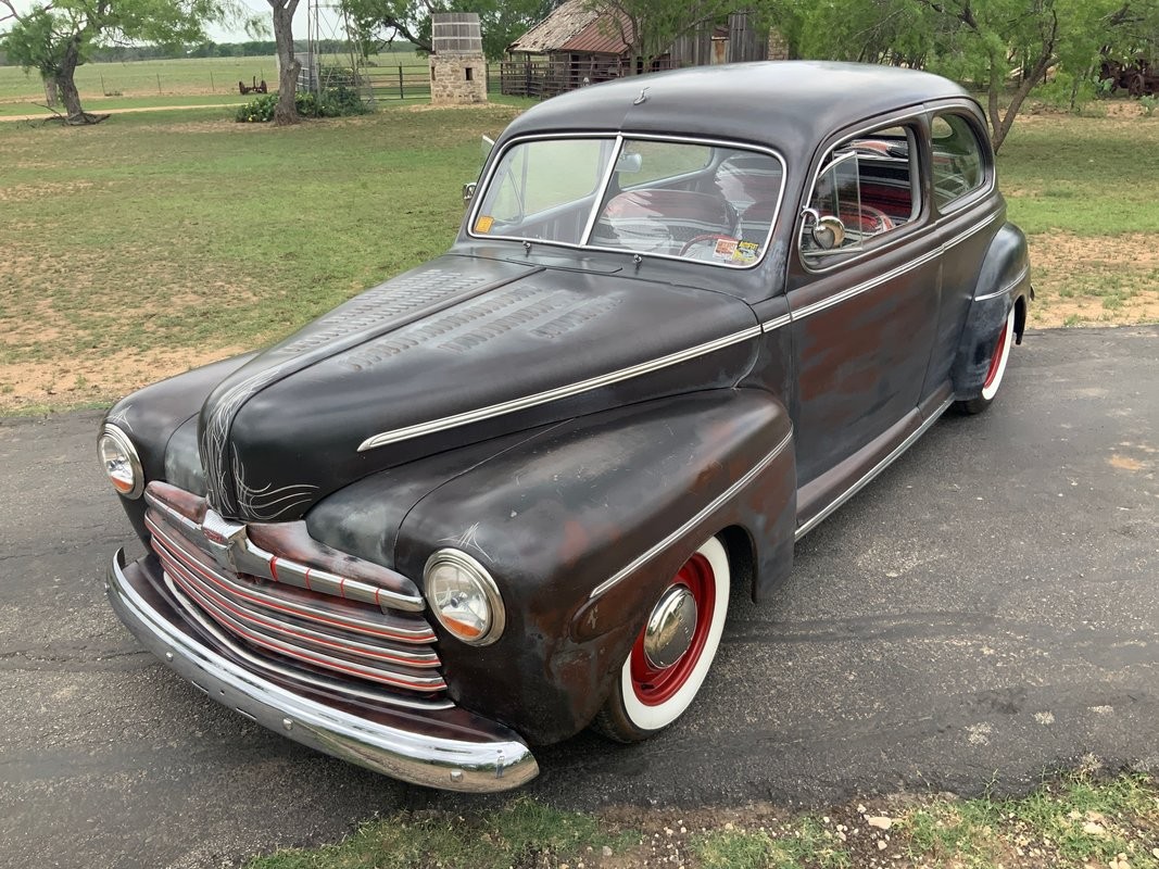 Ford Deluxe 1946