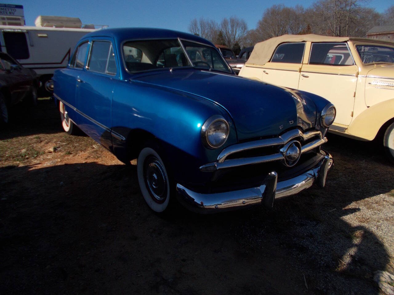 Ford-Deluxe-1949-Sedan-Gray