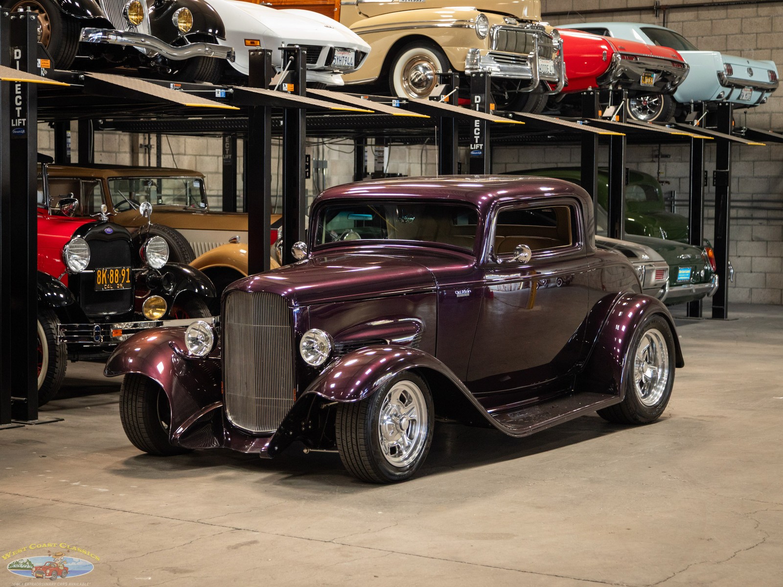 Ford-Deuce-3-Window-Coupe-Custom-1932-2-Door-Coupe
