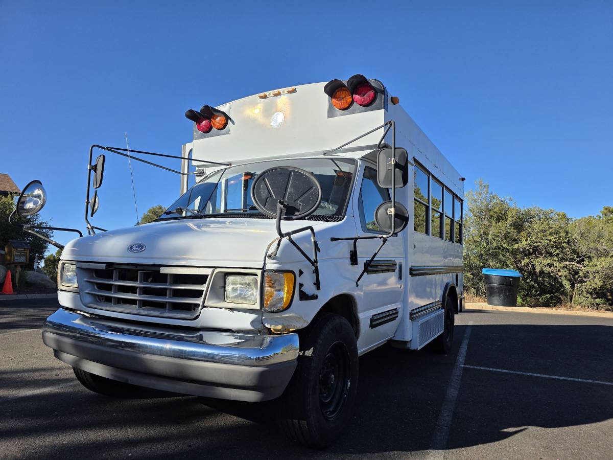 Ford-E-350-shorty-bus-diesel-1994-white
