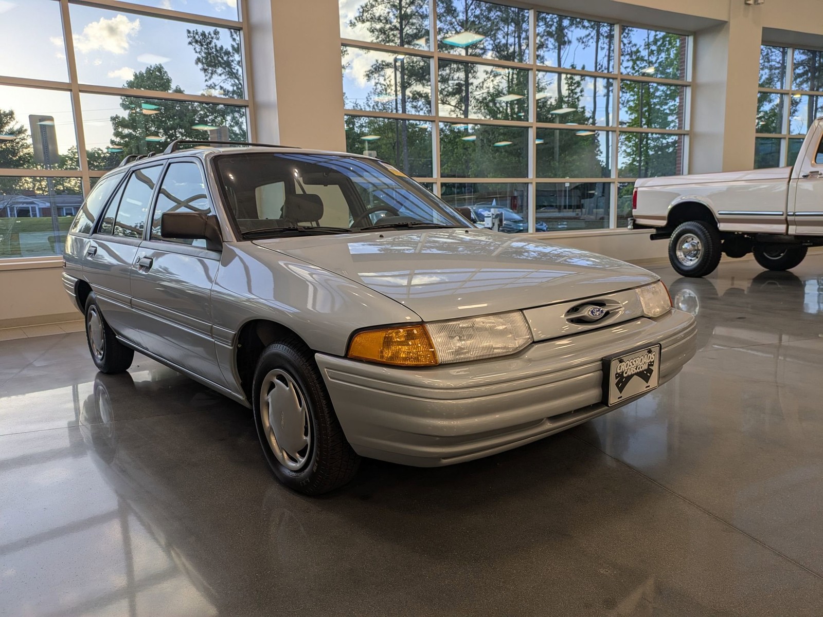 Ford-Escort-1993-Wagon-Gray