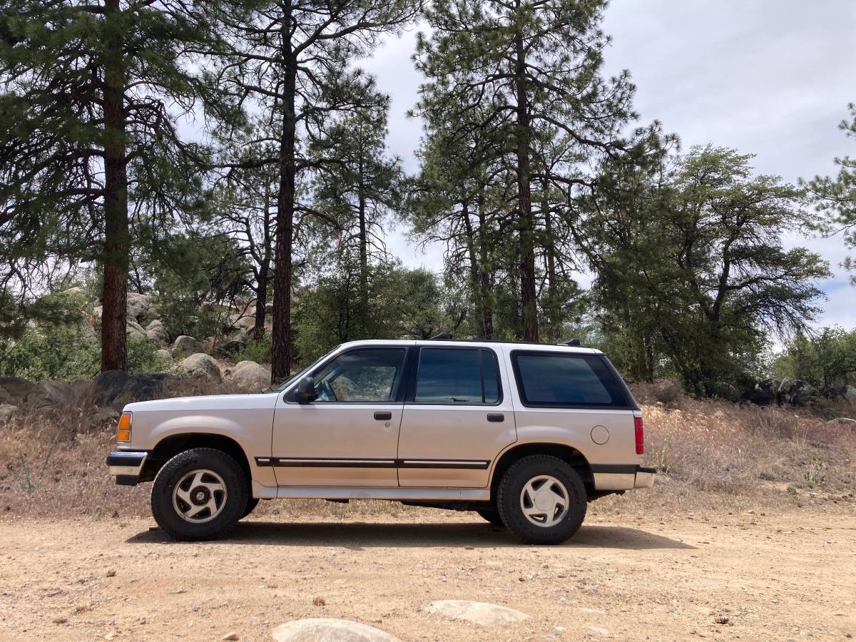 Ford-Explorer-1994-white