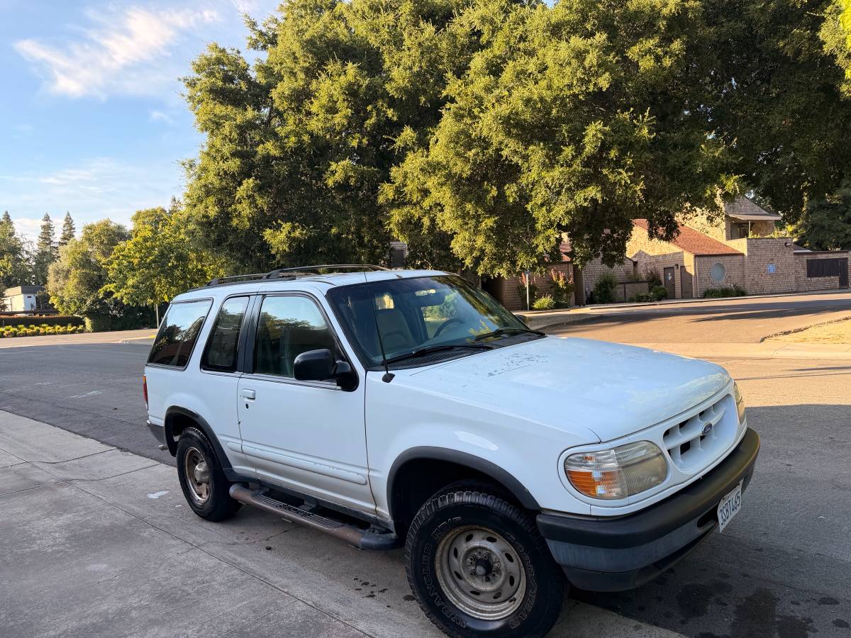 Ford-Explorer-1996